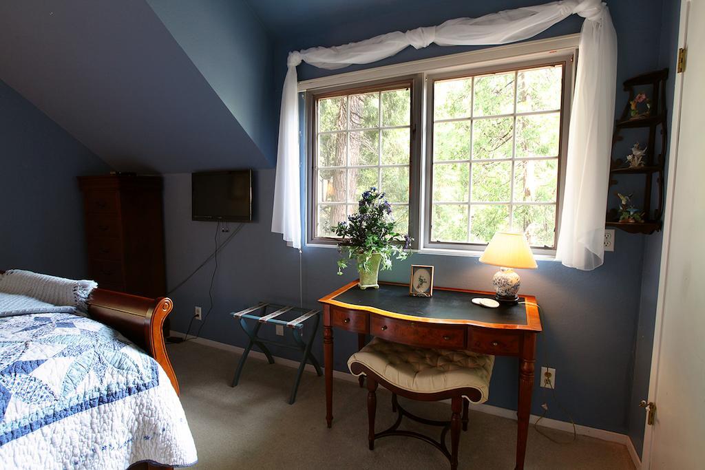 Highland House * Mariposa